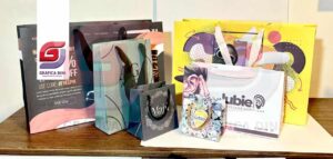 Sacolas personalizadas pequenas quantidades impressão digital colorida