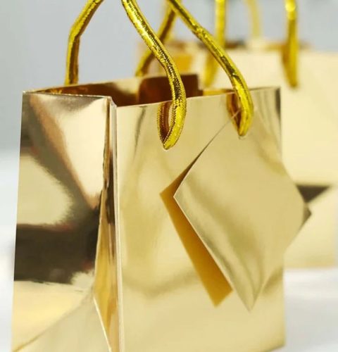 sacolas de papel com laminação metalizada